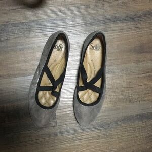 Sofft Women's Elegant Gray Flats